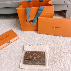 Louis Vuitton 6 key holder